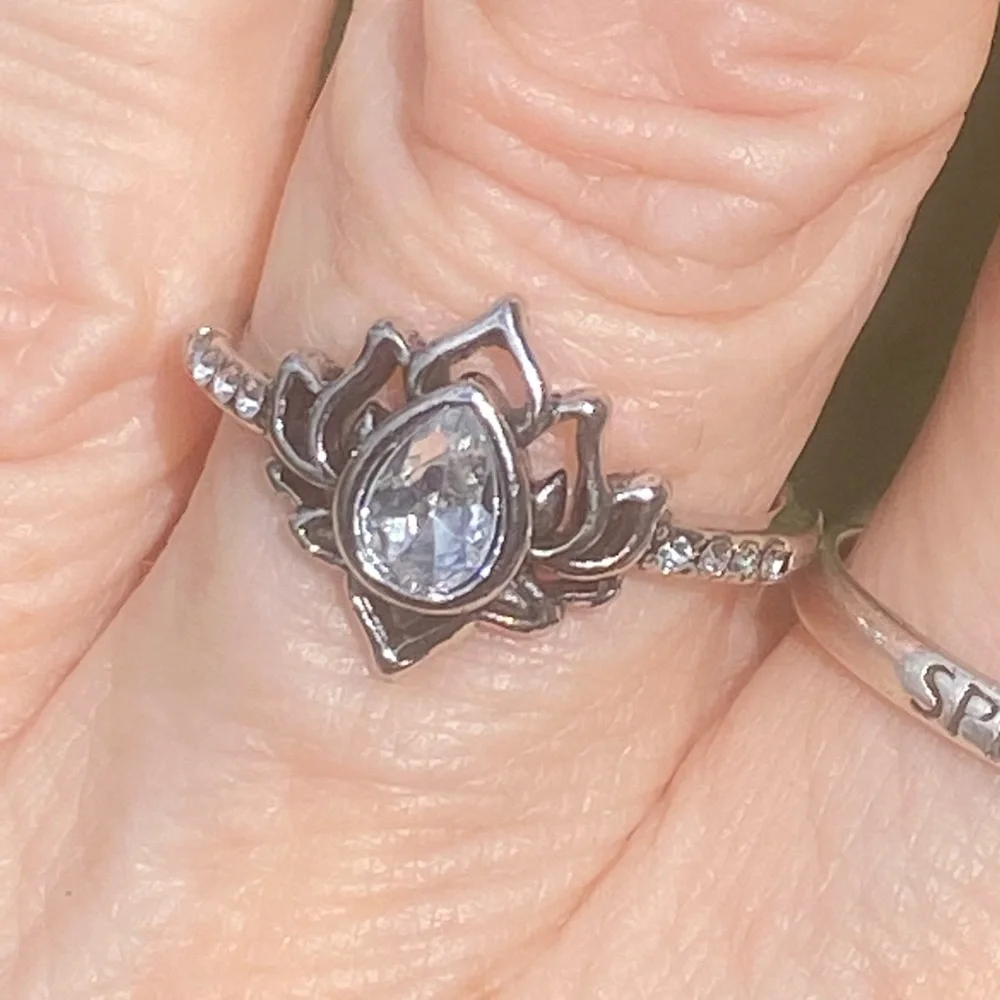 Lotus ring White Zircon silver plated flower ring with crystal accent - Picture 8 of 15